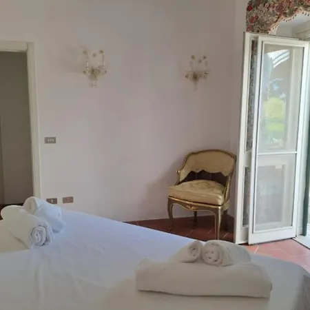 Lodge Francesca - Con Giardino Castellaneta